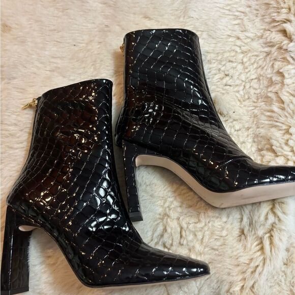 Good American Black Heeled Boots with Stiletto Heel - Picture 4 of 7